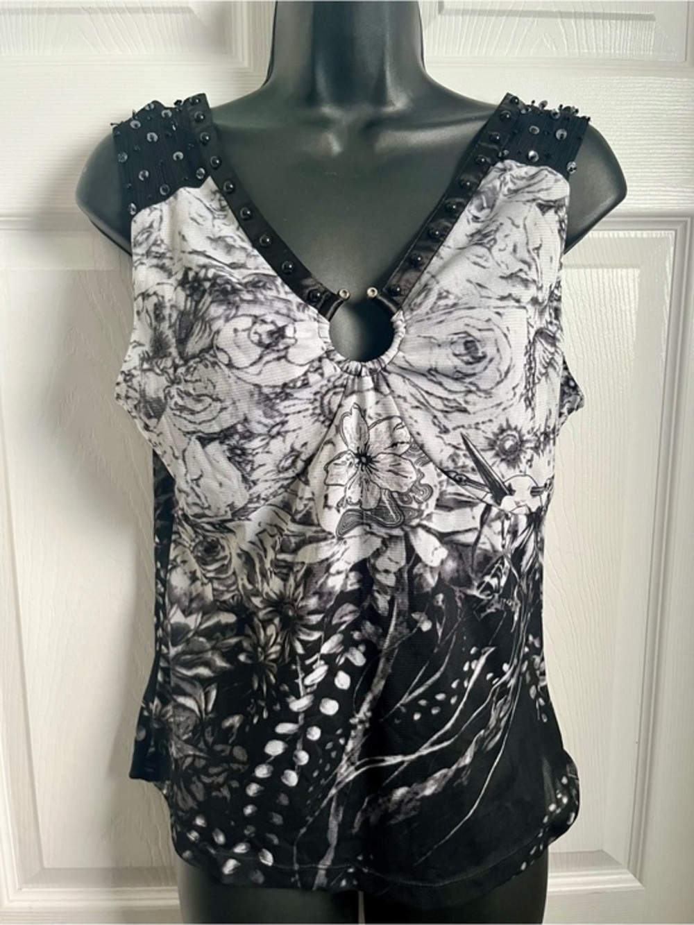 Y2K 90’ Ness Top Cami Medium Women V-Neck Floral Black Sleeveless Grunge Alt